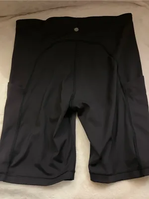 Athleta Ultimate Stash Pocket Shorts in black size large thumbnail 4