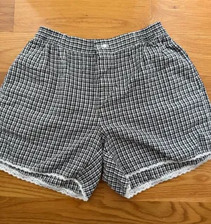 aerie Black & White Gingham Lace-Trim Shorts thumbnail 1