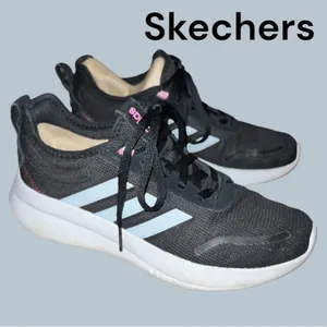Skechers cloud foam black lace up kicks! thumbnail 2