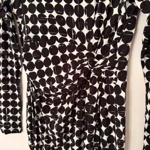 Seraphine Black White Polka Dot Knot Front Maternity Dress Long Sleeve Sz S thumbnail 9