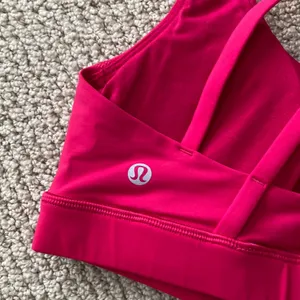 LULULEMON Energy Bra Calypso Pink Medium Support B/C Cup Luxtreme Sz 4 Like New thumbnail 8