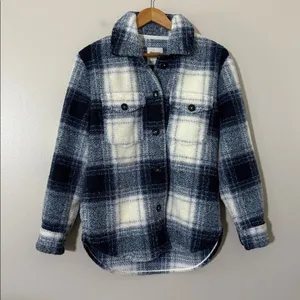 Abercrombie and Fitch A&F Blue Plaid Soft Sherpa Shacket Jacket Coat Size S thumbnail 1