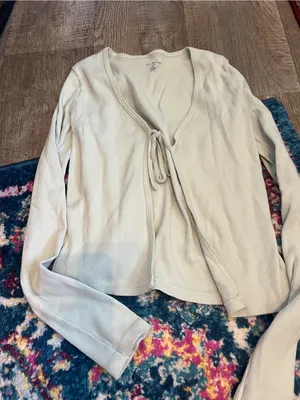 Brandy Melville Light Sage Tie-Front Long Sleeve Top - Women thumbnail 7