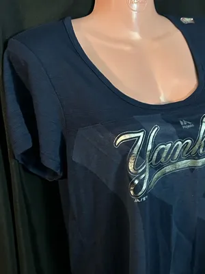 Majestic New York Yankees MLB Women's Navy & Silver Scoop Neck Tee MD NWT thumbnail 7