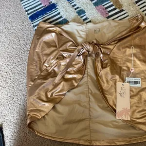 NWT Oh Polly Swim Gold Metallic‎ Wrap Cover Skirt M thumbnail 4