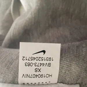 Nike Gray Minimalist Hoodie XS Y2K Athleisure Streetwear Description: Soft gray Nike hoodie with embroidered logo and kangaroo pocket. Perfect minimalist, gorpcore, streetwear, gym, and casual layering essential. Pre-owned Condition: Excellent Flaws: No significant flaws observed. Stored: Model created by AI. NikeHoodie Streetwear Athleisure MinimalistStyle Gorpcore HeatherGray Pullover LogoHoodie Layering Y2K thumbnail 8