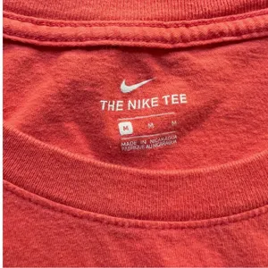 The Nike Tee Athletic Cut Short Sleeve Tee Shirt Size Medium thumbnail 5