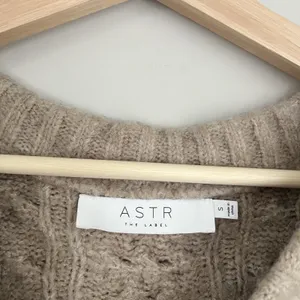ASTR The Label V Neck Sweater Vest Size Small thumbnail 3