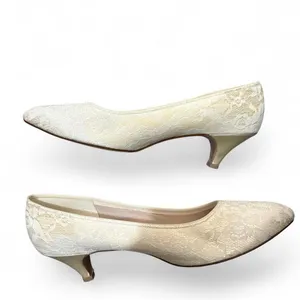 Vintage 80s Fashion 10 Endicott Johnson Ivory Lace Kitten Heel Pumps thumbnail 5