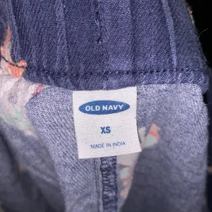 Old Navy blue animal print pajama pants thumbnail 8