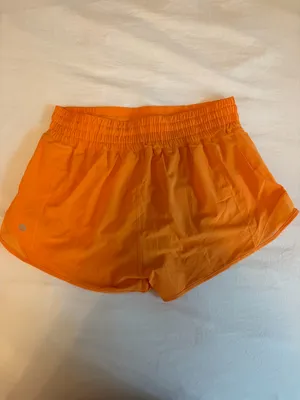 Lululemon Shorts Hotty Hot 2.5" High-Rise thumbnail 2