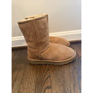UGG Womens Classic Short Boots | Chestnut | Womens Sz 5 $190 MSRP thumbnail 2