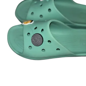 Women’s size 5 crocs thumbnail 3