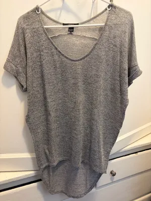 Forever 21 Heather Gray Short Sleeve Hi-Low Top Size Small thumbnail 6