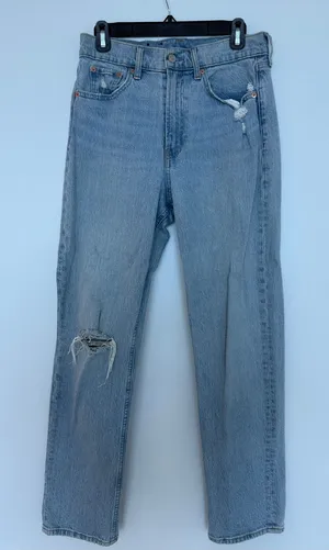Gap Sky High Straight Jean in Size 28 thumbnail 1