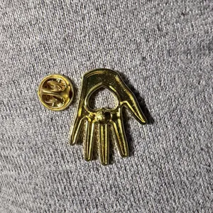 Gold Tone Hand pin label Heart brooch thumbnail 2