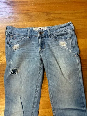 Hollister Distressed Light Wash Denim Jeans Blue Women's 0S 24x29 thumbnail 3