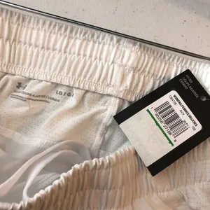 Under Armour Womens UA Accelerate Training Shorts White Size L thumbnail 5