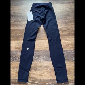 Lululemon Wunder Train High Rise 28” True Navy Size 4 NWT thumbnail 3