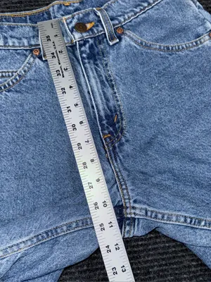 VTG 90s Levi’s 550 Relaxed Denim Shorts Orange Tab Distressed 26 (tag 28) Jorts thumbnail 12