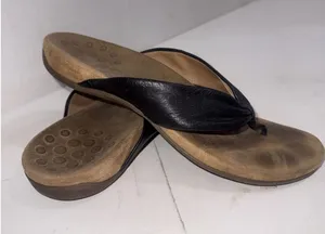 Vionic Britney Black‎ Leather Comfort Orthotic Flip Flop Sueded Sandals Size 9 thumbnail 1