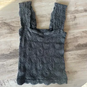 Intimately Free People Charcoal Gray Fitted Floral Tank Size XS/S thumbnail 2