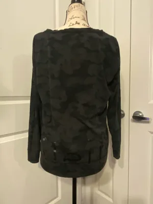 Calvin Klein Black Camo Long-Sleeve Sweatshirt thumbnail 5
