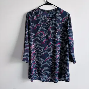Express Women’s Top Size Large Navy Blue Geometric Pattern 3/4 Sleeve Blouse thumbnail 2