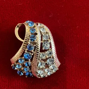 Vintage brooch thumbnail 3