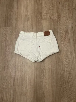levi’s jean shorts thumbnail 2