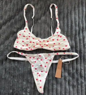 SKIMS Ruby Heart Fits Everybody Picot Set thumbnail 1