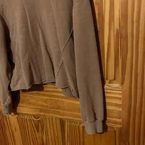 Universal Thread Goods Casual light Brown Women's Crewneck cropped sweatshirt thumbnail 2