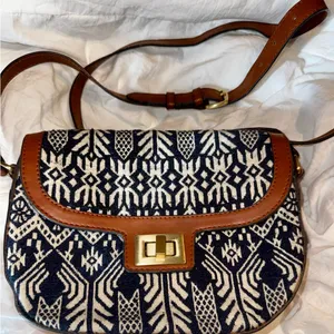 Chic Patterned Crossbody Bag in Brown and‎ Blue thumbnail 4