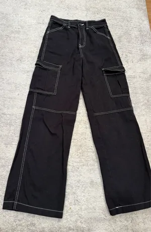 H&M Black Cargo Pants thumbnail 1