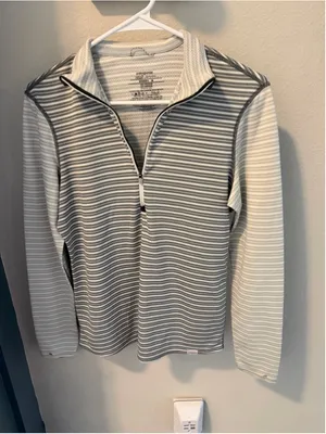 Patagonia Capilene 3 Midweight 1/4 Zip Top Size M Grey White Striped thumbnail 1