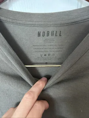 No Bull long sleeve shirt women’s size M gray work out shirt. thumbnail 2