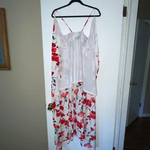 GB‎ Gianni Bini Spaghetti Strap White Red Floral Wrap Maxi Dress Size XS thumbnail 6