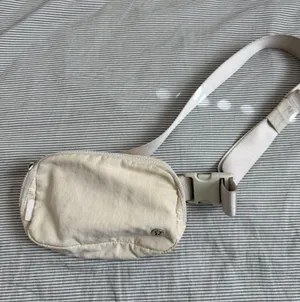 Lululemon Everywhere Belt Bag thumbnail 1