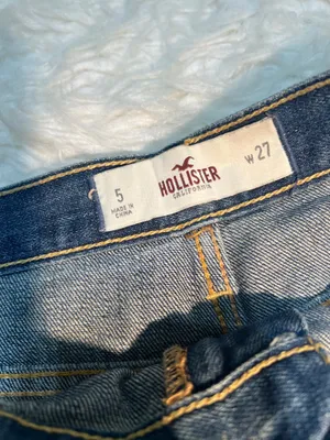 Hollister Size 5 Distressed Mid rise Jean shorts thumbnail 6