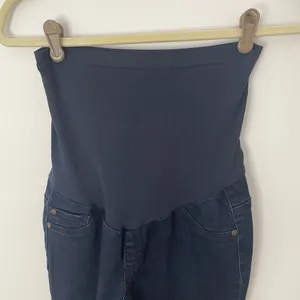 Indigo Blue Maternity Jeans size small skinny jeans thumbnail 2