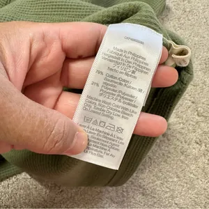 Madewell Women’s MWL Textured Waffle V-Neck Henley Sweatshirt in Faded Palm M thumbnail 9