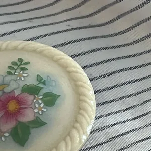 Vintage Avon 1984 Spring Bouquet Flower Pin Brooch thumbnail 2