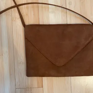 Never Worn Brown Suede Envelope Crossbody Bag thumbnail 2