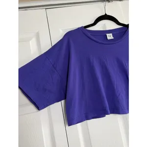 Tna Aritzia Cropped Boxy Tee Womens Size L Purple Streetwear Cotton T-Shirt thumbnail 2