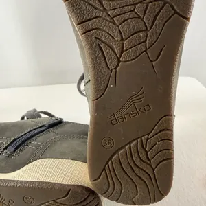 Dansko Onyx Mid Top Milled Nubuck Leather Sneaker in Slate Size 8 or‎ 38 thumbnail 9