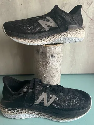 New Balance Fresh Foam More v2 Women’s Black Running Shoe Comfort Size 6.5 thumbnail 4