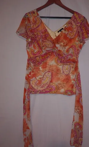 DAISY FUENTES M/L Bright Paisley Floral Lined Tie Back Top in Orange Pink thumbnail 1