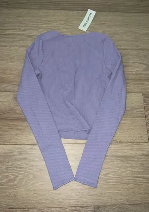 Urban Outfitters brand new long sleeve pretty purple small with tags thumbnail 3