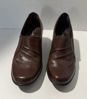 Clarks‎ Dark Brown Leather Slip-On Loafers thumbnail 1
