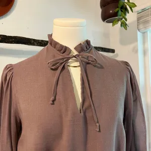 Vintage Lavender Purple Soft Lightweight Bow Tie Blouse Size Medium thumbnail 1